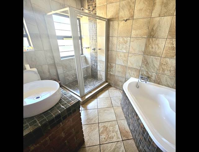 3 BEDROOM EQUESTRIAN PROPERTY FOR SALE IN KNOPJESLAAGTE
